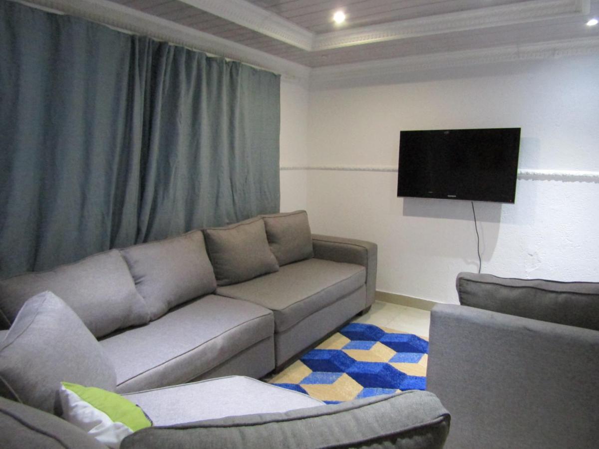 Phomolong Guest House Soweto Exterior photo