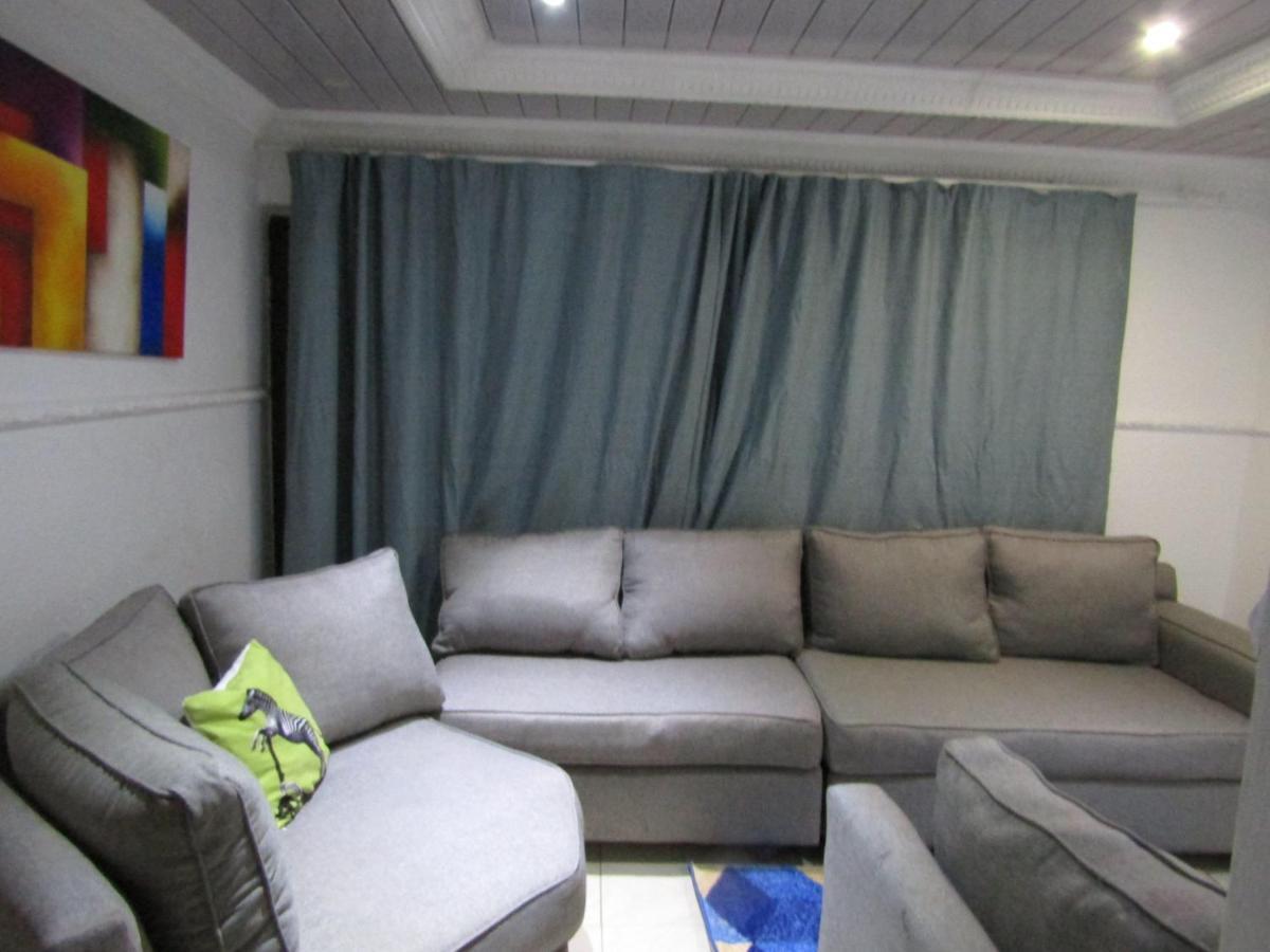 Phomolong Guest House Soweto Exterior photo