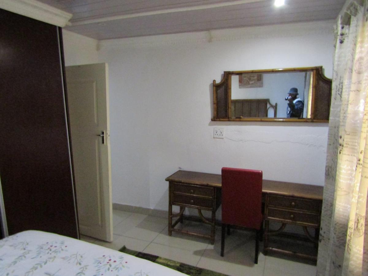 Phomolong Guest House Soweto Exterior photo