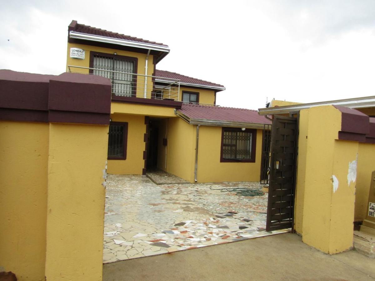 Phomolong Guest House Soweto Exterior photo