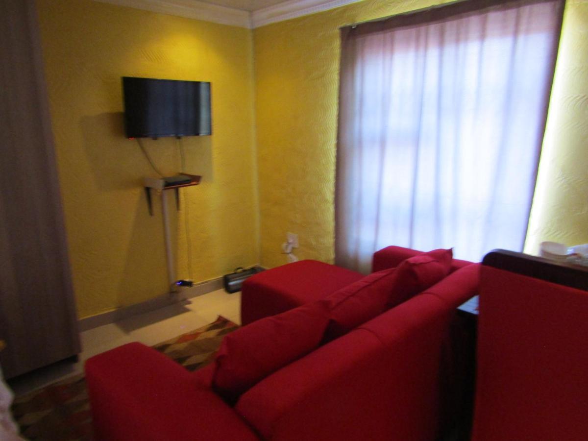 Phomolong Guest House Soweto Exterior photo