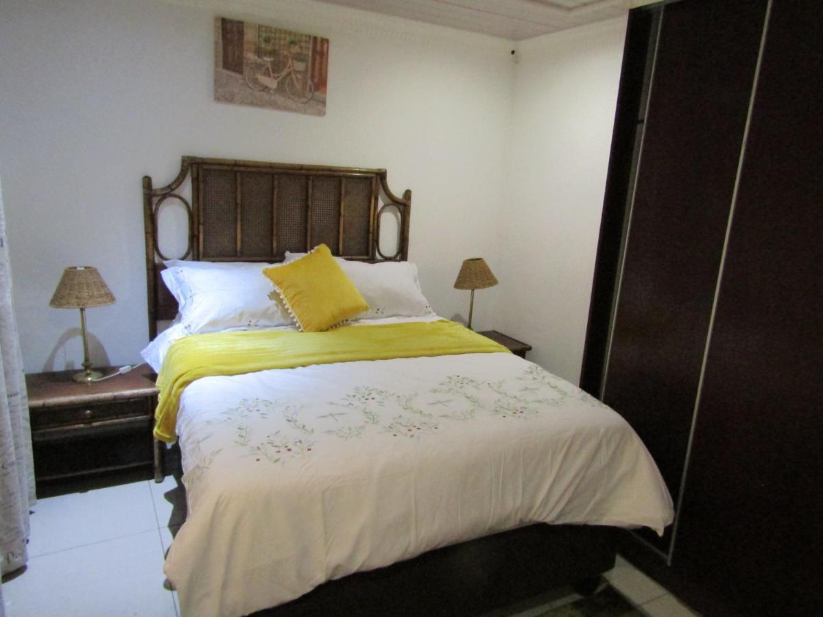 Phomolong Guest House Soweto Exterior photo