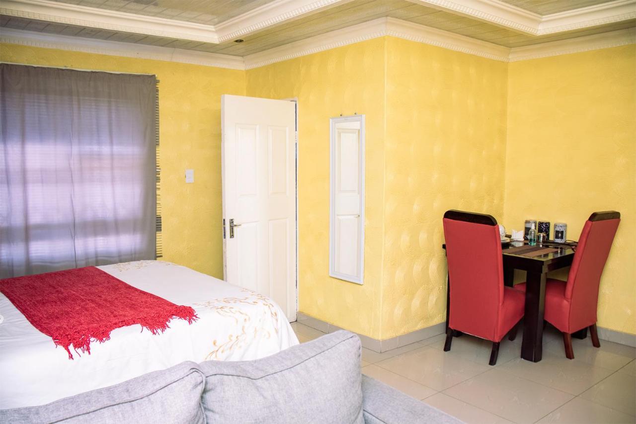 Phomolong Guest House Soweto Exterior photo